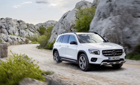 2020 Mercedes-Benz GLB 250 Edition 1 (Color: Digital White) Front Three-Quarter Wallpapers 450x275 (52)