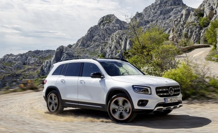 2020 Mercedes-Benz GLB 250 Edition 1 (Color: Digital White) Front Three-Quarter Wallpapers 450x275 (53)