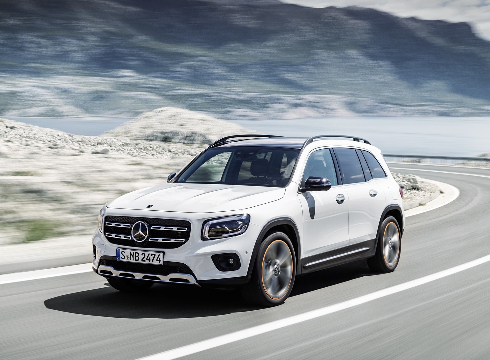 2020 Mercedes-Benz GLB 250 Edition 1 (Color: Digital White) Front Three-Quarter Wallpapers #54 of 129