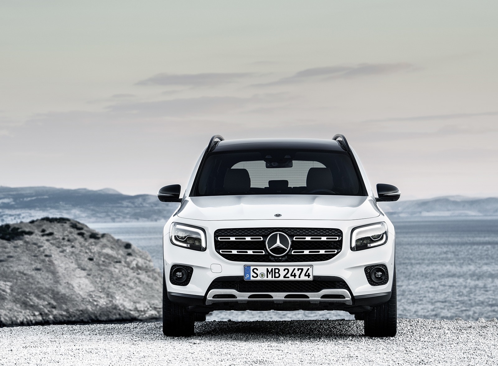 2020 Mercedes-Benz GLB 250 Edition 1 (Color: Digital White) Front Wallpapers #60 of 129