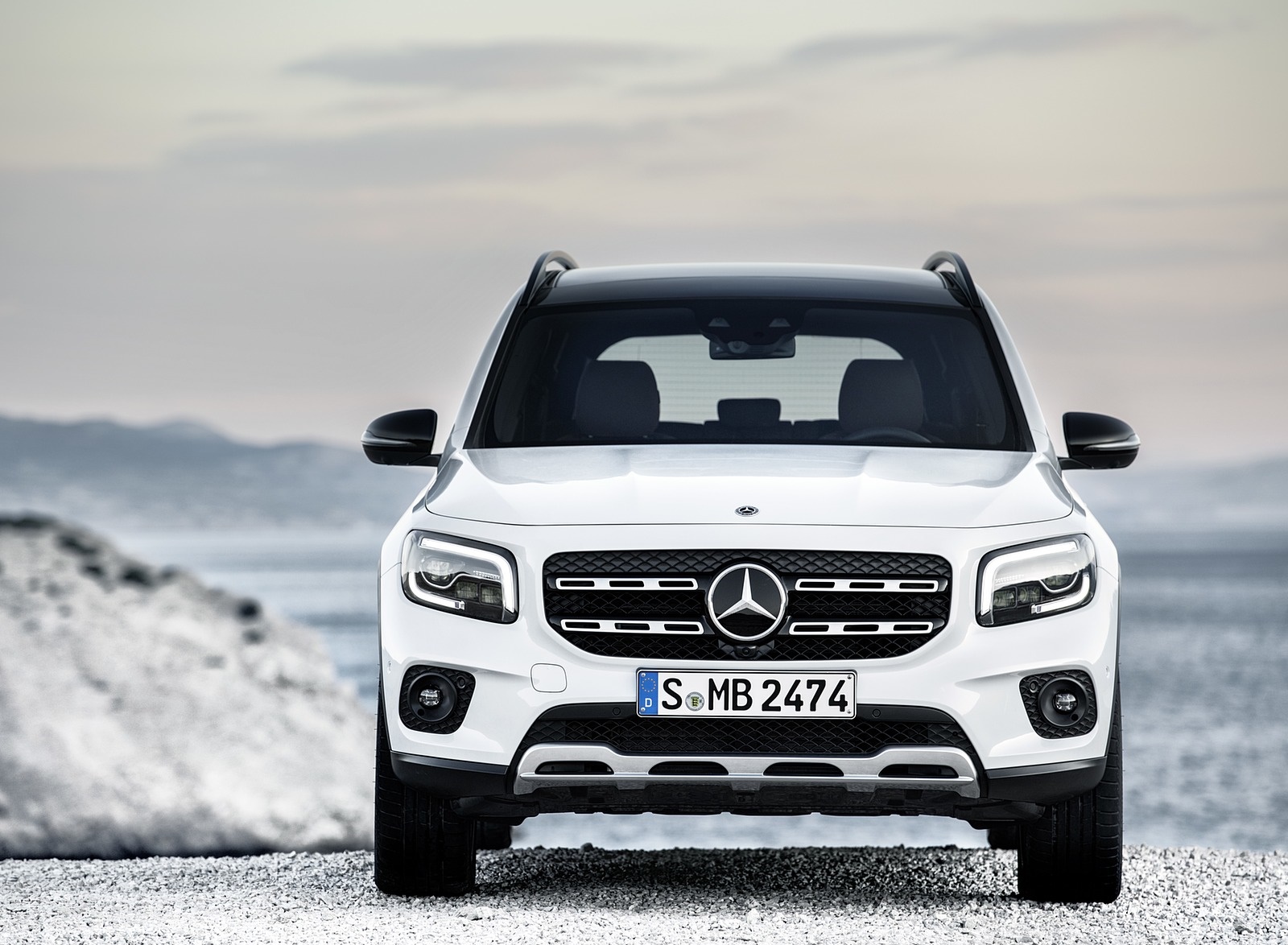 2020 Mercedes-Benz GLB 250 Edition 1 (Color: Digital White) Front Wallpapers #61 of 129