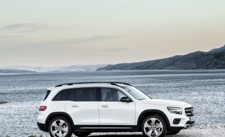 2020 Mercedes-Benz GLB 250 Edition 1 (Color: Digital White) Side Wallpapers 450x275 (64)