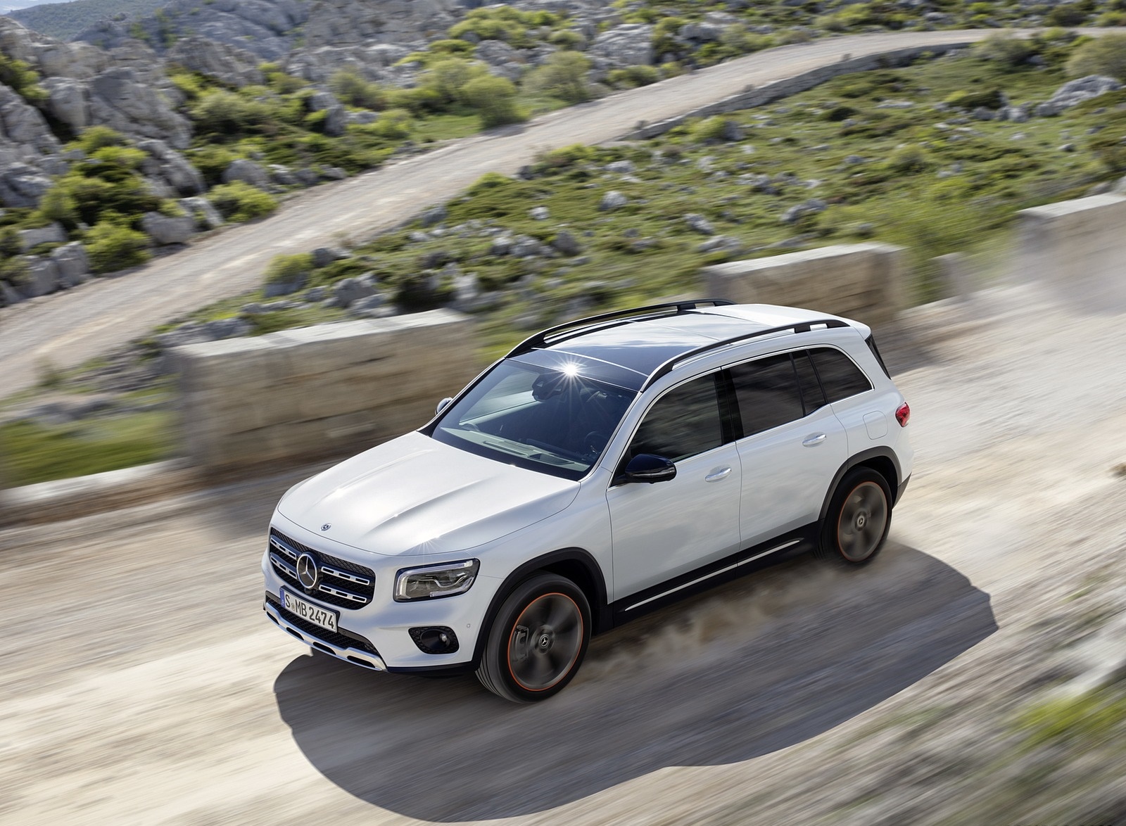 2020 Mercedes-Benz GLB 250 Edition 1 (Color: Digital White) Top Wallpapers #58 of 129
