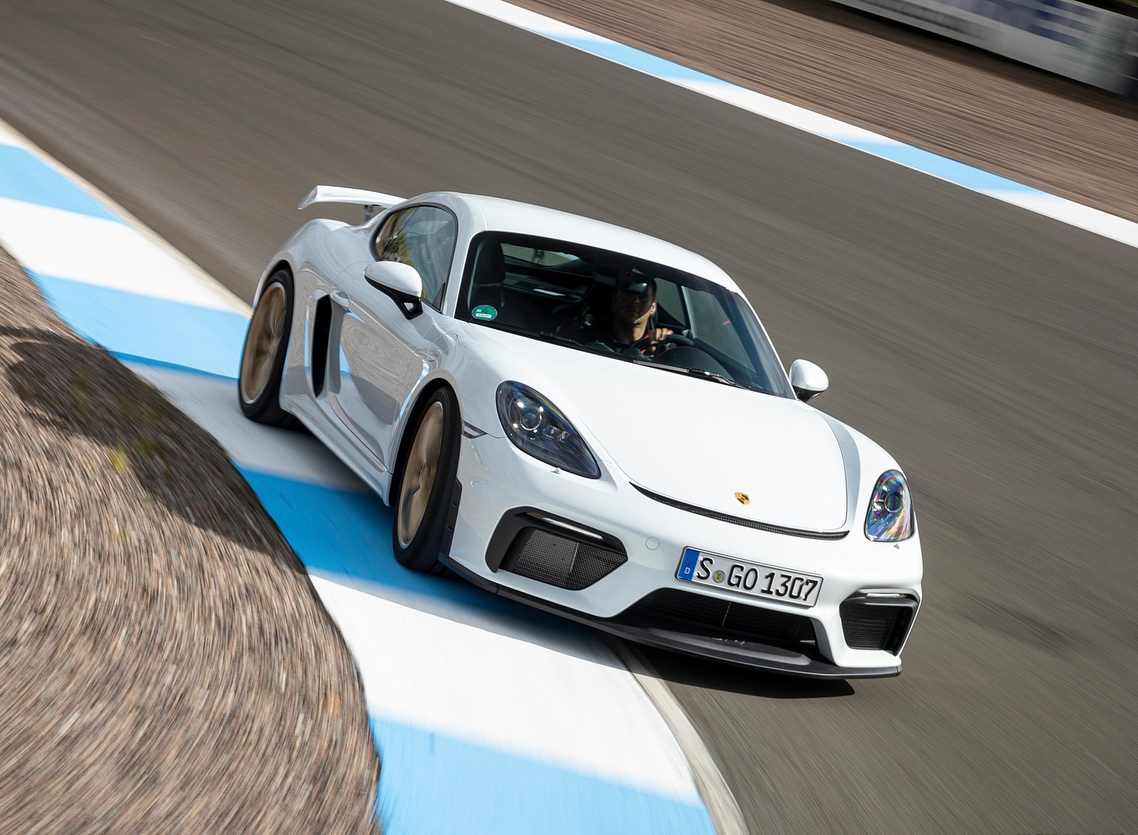 2020 Porsche 718 Cayman GT4 (Color: Carrara White Metallic) Front Wallpapers #142 of 177