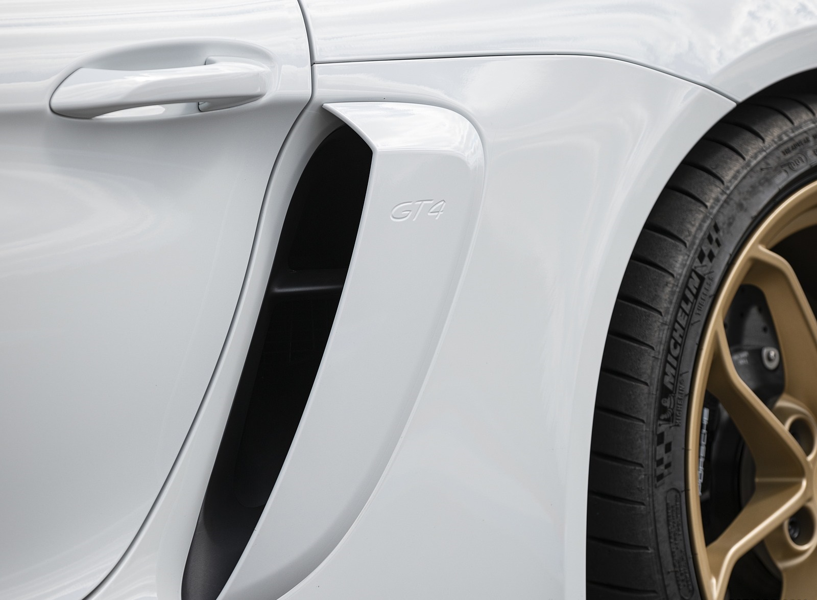 2020 Porsche 718 Cayman GT4 (Color: Carrara White Metallic) Side Vent Wallpapers #153 of 177