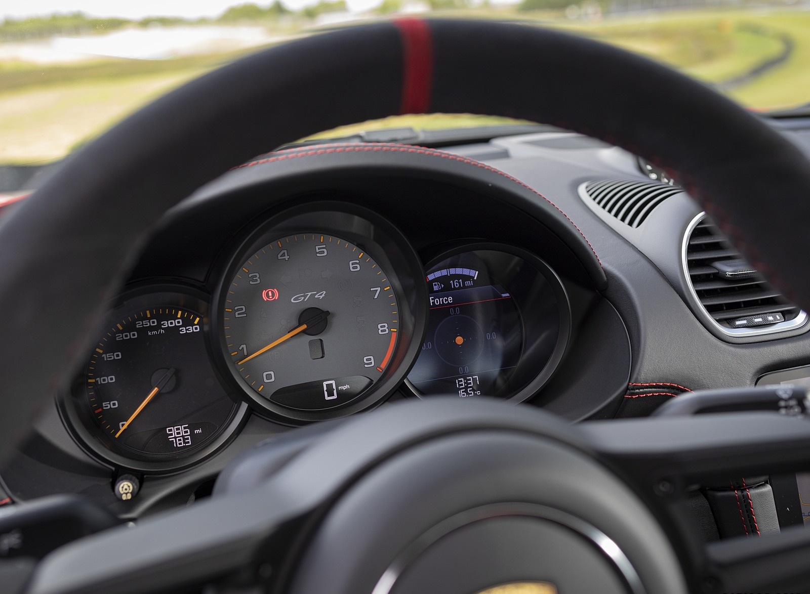 2020 Porsche 718 Cayman GT4 (Color: Guards Red) Interior Detail Wallpapers #40 of 177