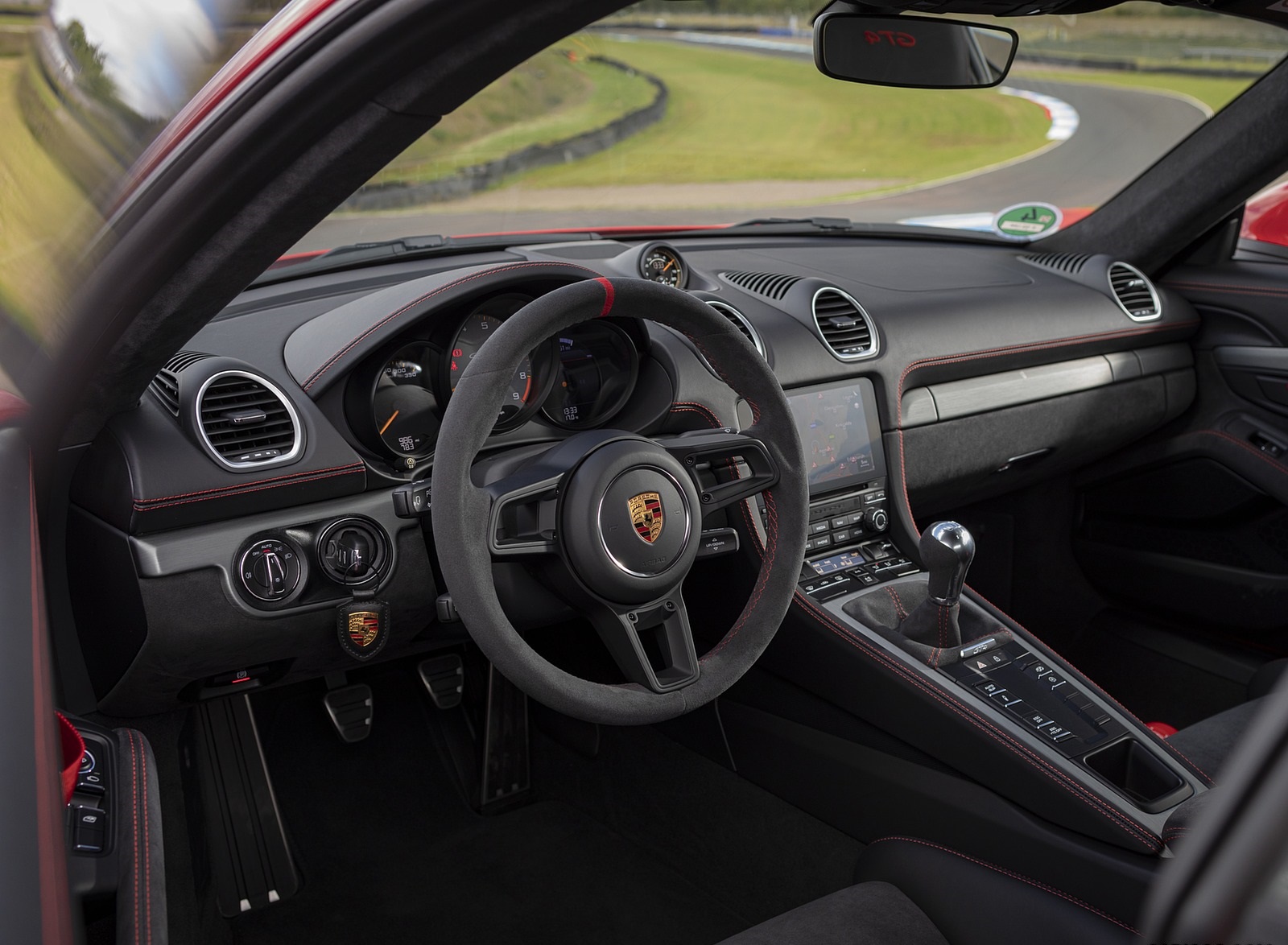 2020 Porsche 718 Cayman GT4 (Color: Guards Red) Interior Wallpapers #45 of 177