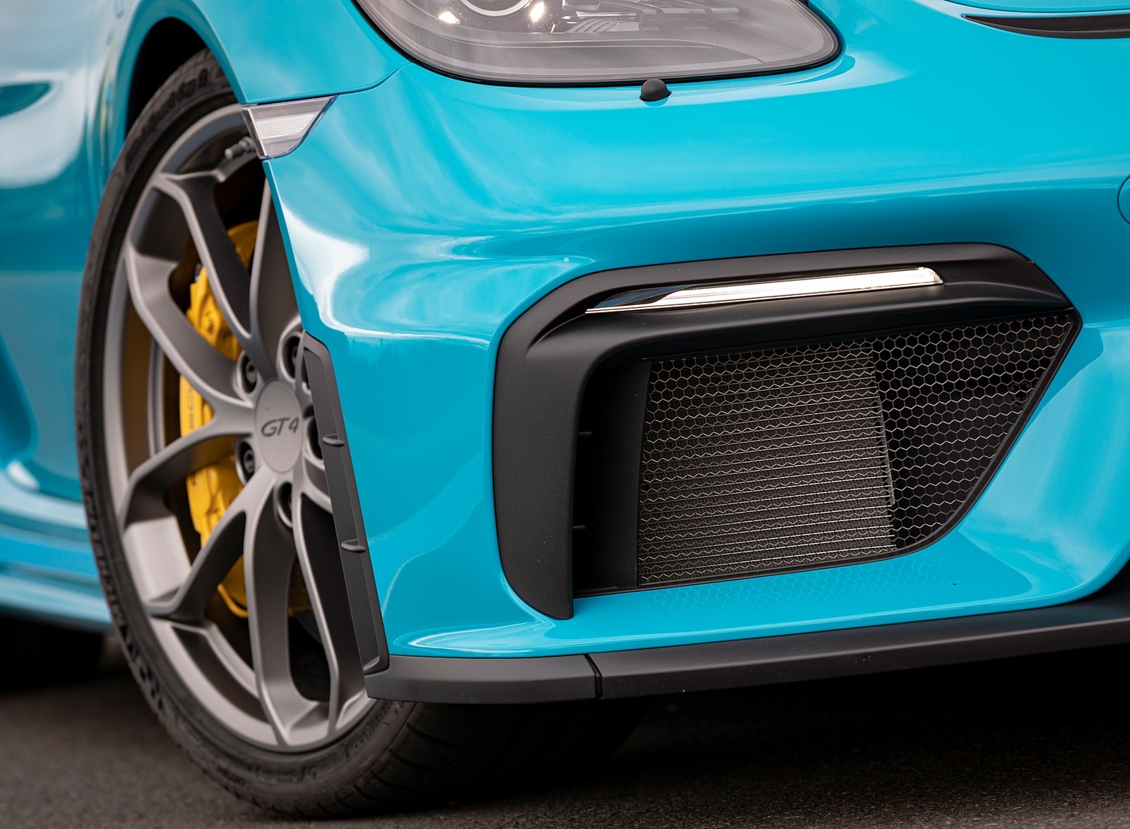 2020 Porsche 718 Cayman GT4 (Color: Miami Blue) Detail Wallpapers #121 of 177