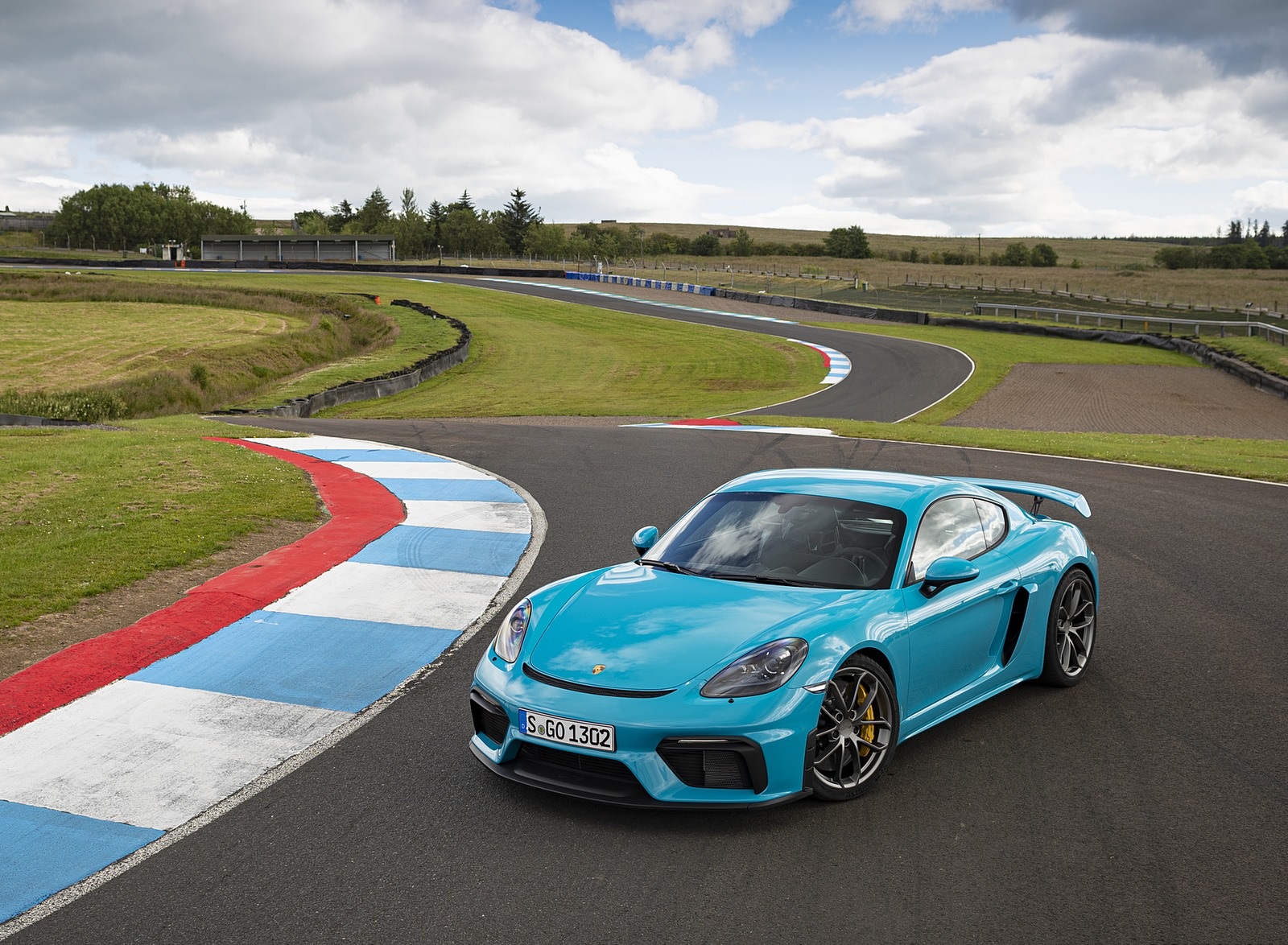 2020 Porsche 718 Cayman GT4 (Color: Miami Blue) Front Three-Quarter Wallpapers #105 of 177