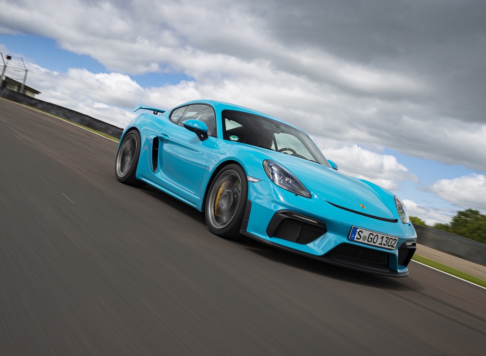 2020 Porsche 718 Cayman GT4 (Color: Miami Blue) Front Three-Quarter Wallpapers #92 of 177