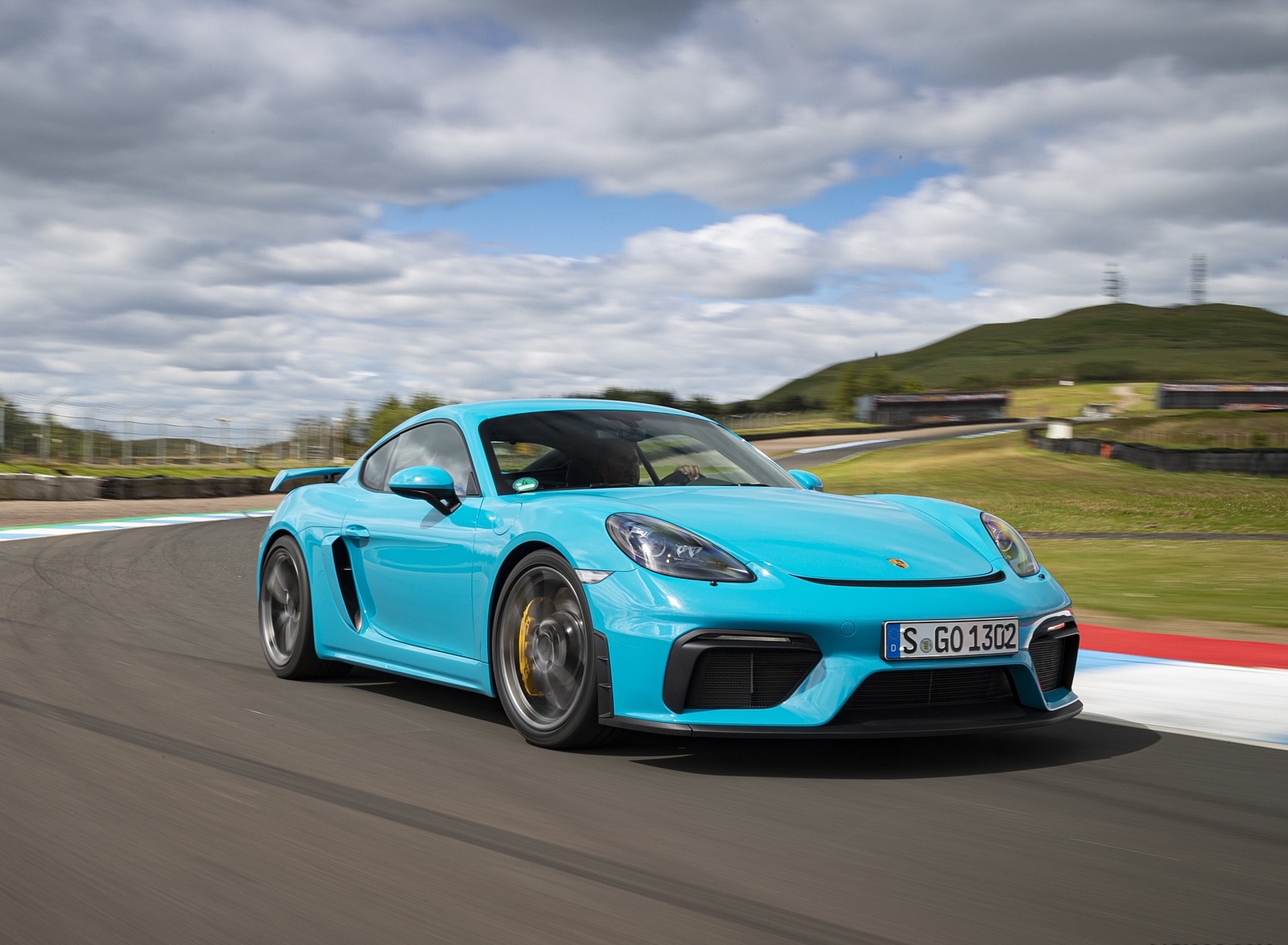 2020 Porsche 718 Cayman GT4 (Color: Miami Blue) Front Three-Quarter Wallpapers #96 of 177