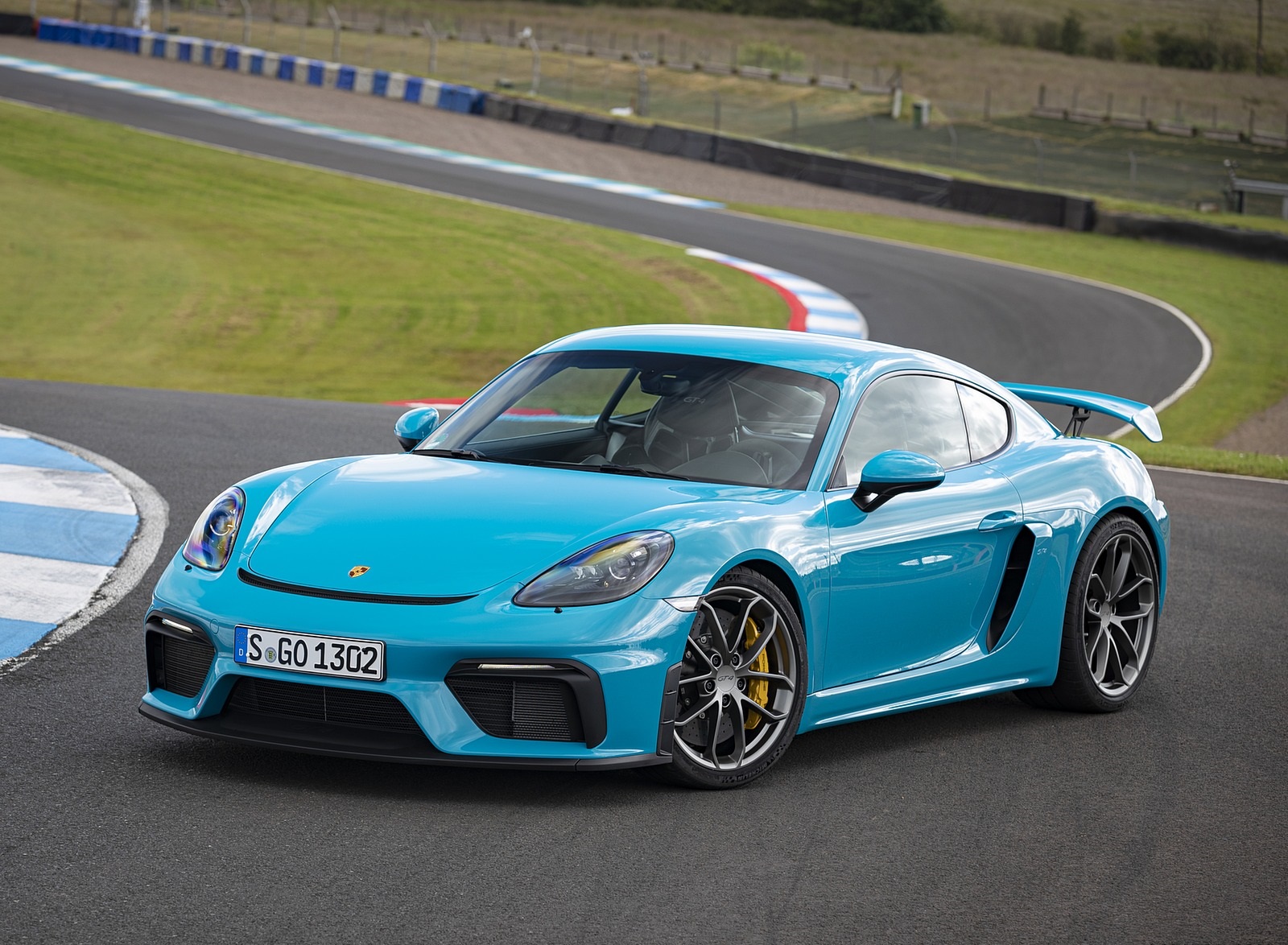 2020 Porsche 718 Cayman GT4 (Color: Miami Blue) Front Three-Quarter Wallpapers #107 of 177