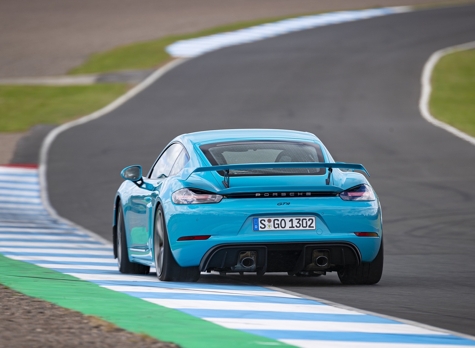 2020 Porsche 718 Cayman GT4 (Color: Miami Blue) Rear Wallpapers #110 of 177