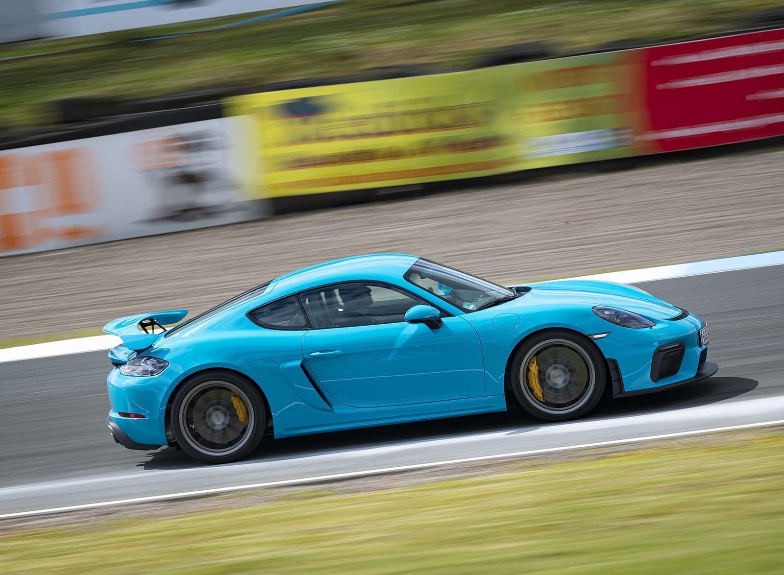 2020 Porsche 718 Cayman GT4 (Color: Miami Blue) Side Wallpapers #111 of 177