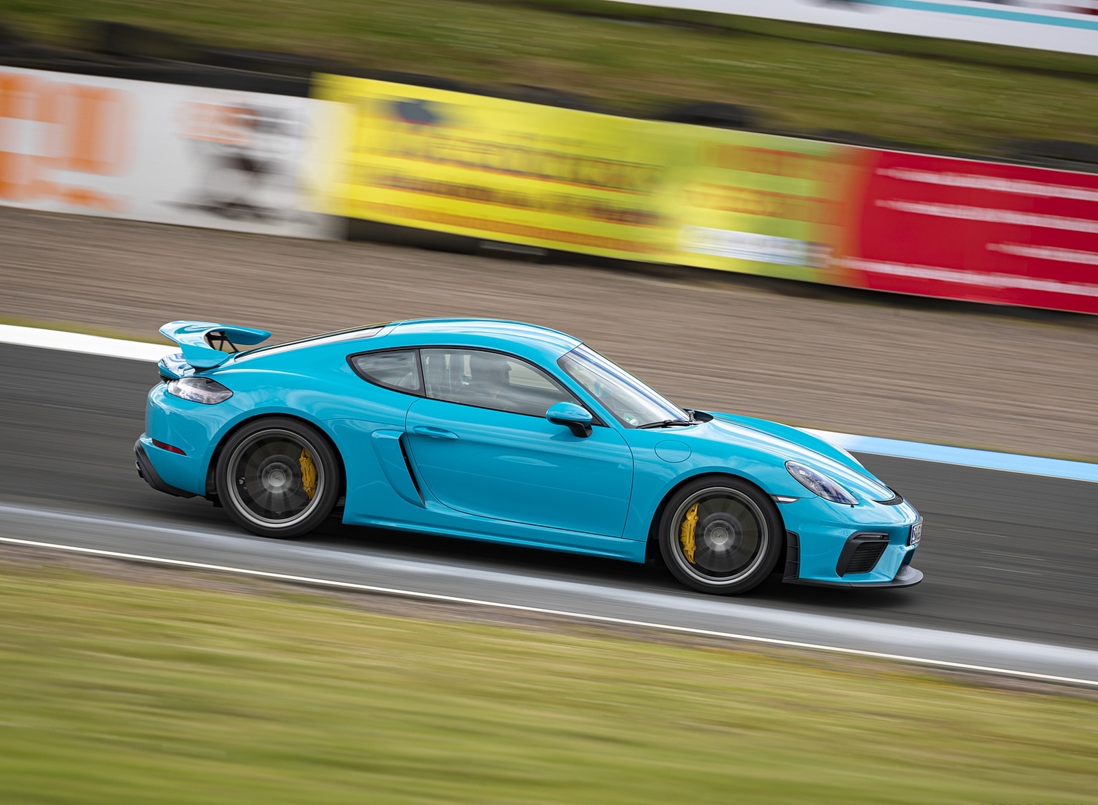 2020 Porsche 718 Cayman GT4 (Color: Miami Blue) Side Wallpapers #104 of 177