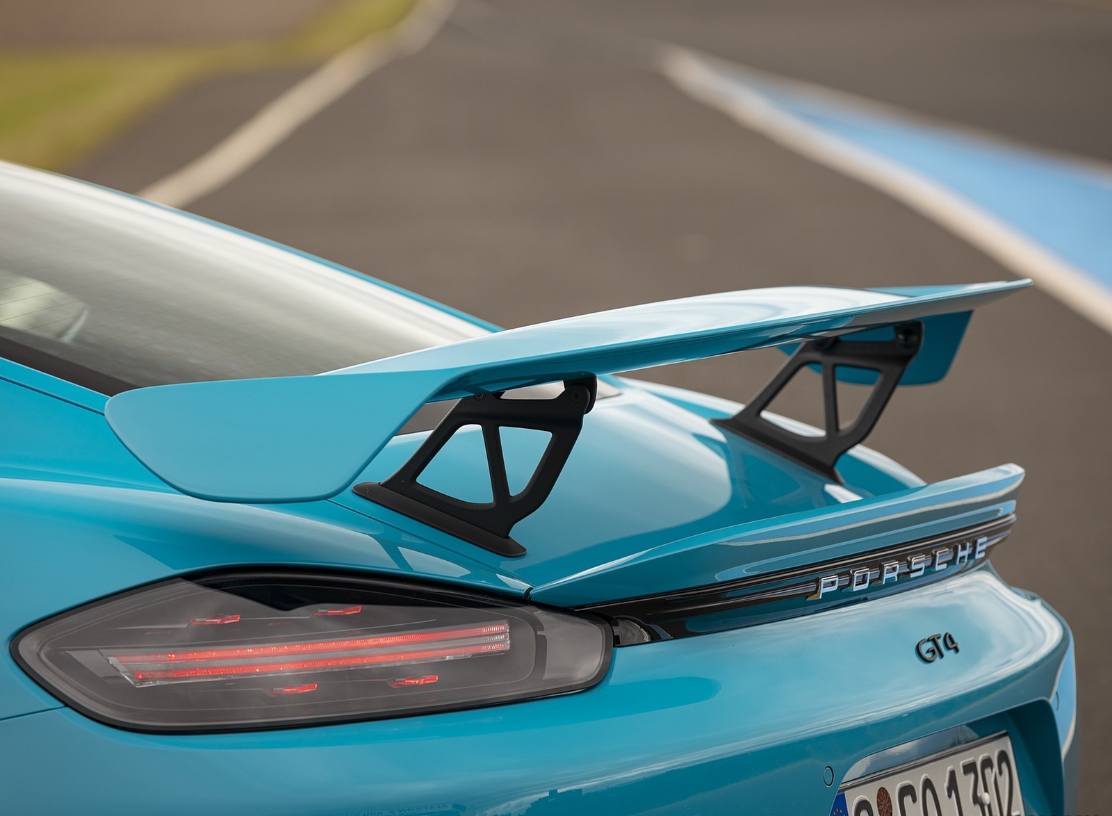 2020 Porsche 718 Cayman GT4 (Color: Miami Blue) Spoiler Wallpapers #115 of 177