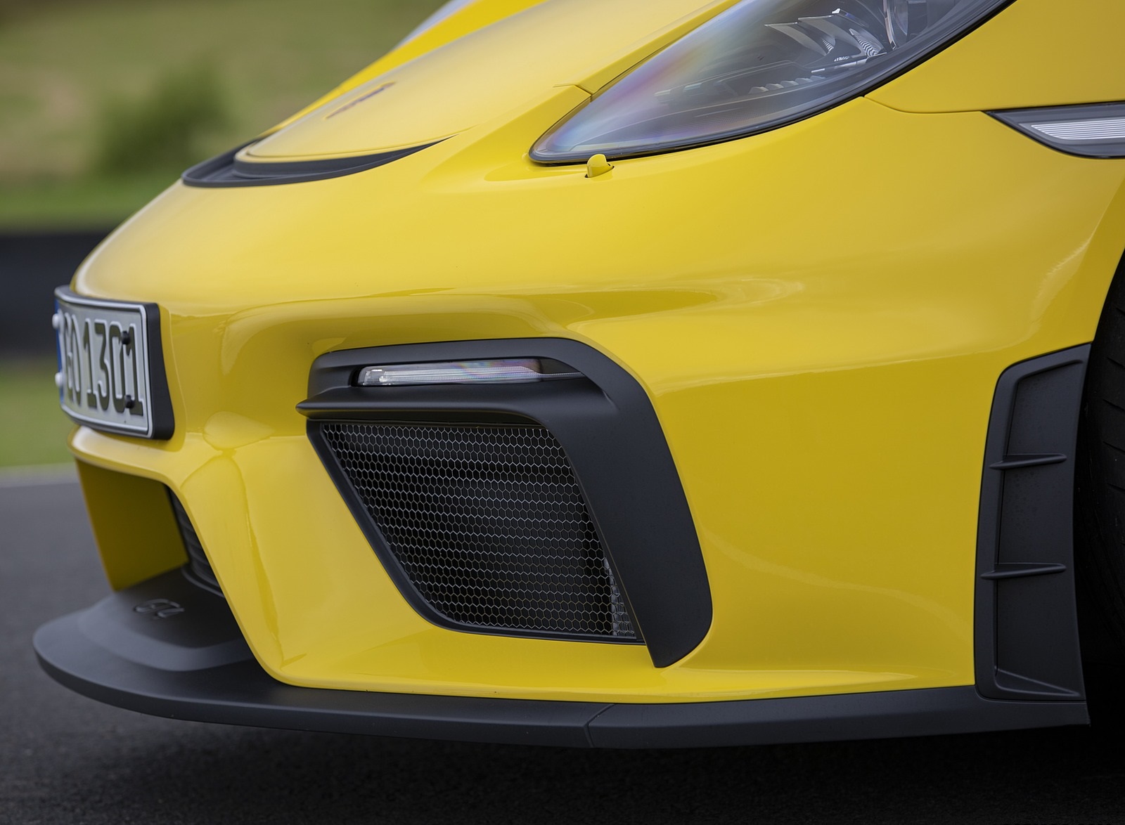 2020 Porsche 718 Cayman GT4 (Color: Racing Yellow) Detail Wallpapers #79 of 177