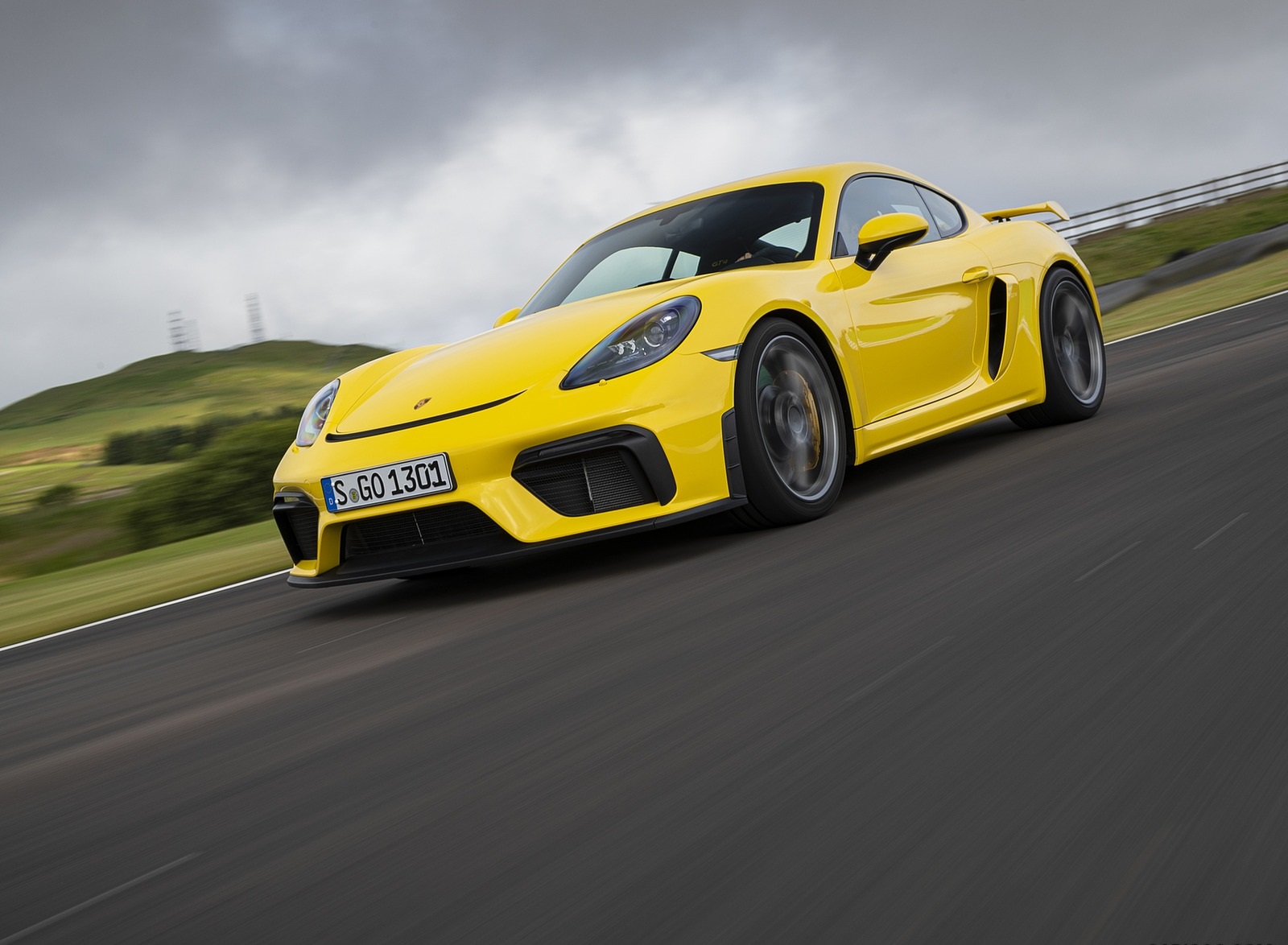2020 Porsche 718 Cayman GT4 (Color: Racing Yellow) Front Three-Quarter Wallpapers #56 of 177