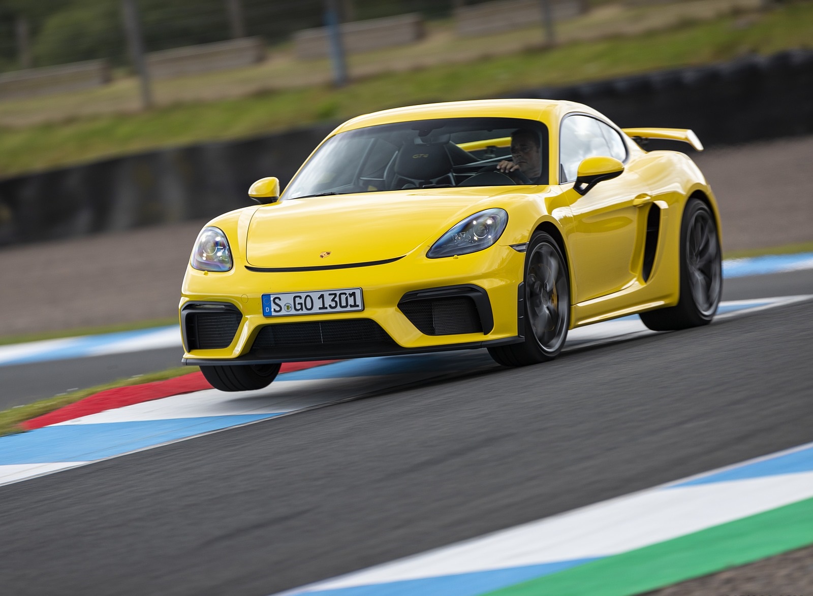 2020 Porsche 718 Cayman GT4 (Color: Racing Yellow) Front Three-Quarter Wallpapers #66 of 177