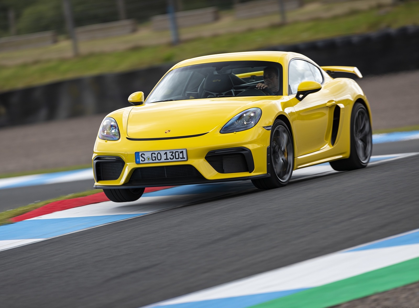 Porsche Cayman gt4 2021