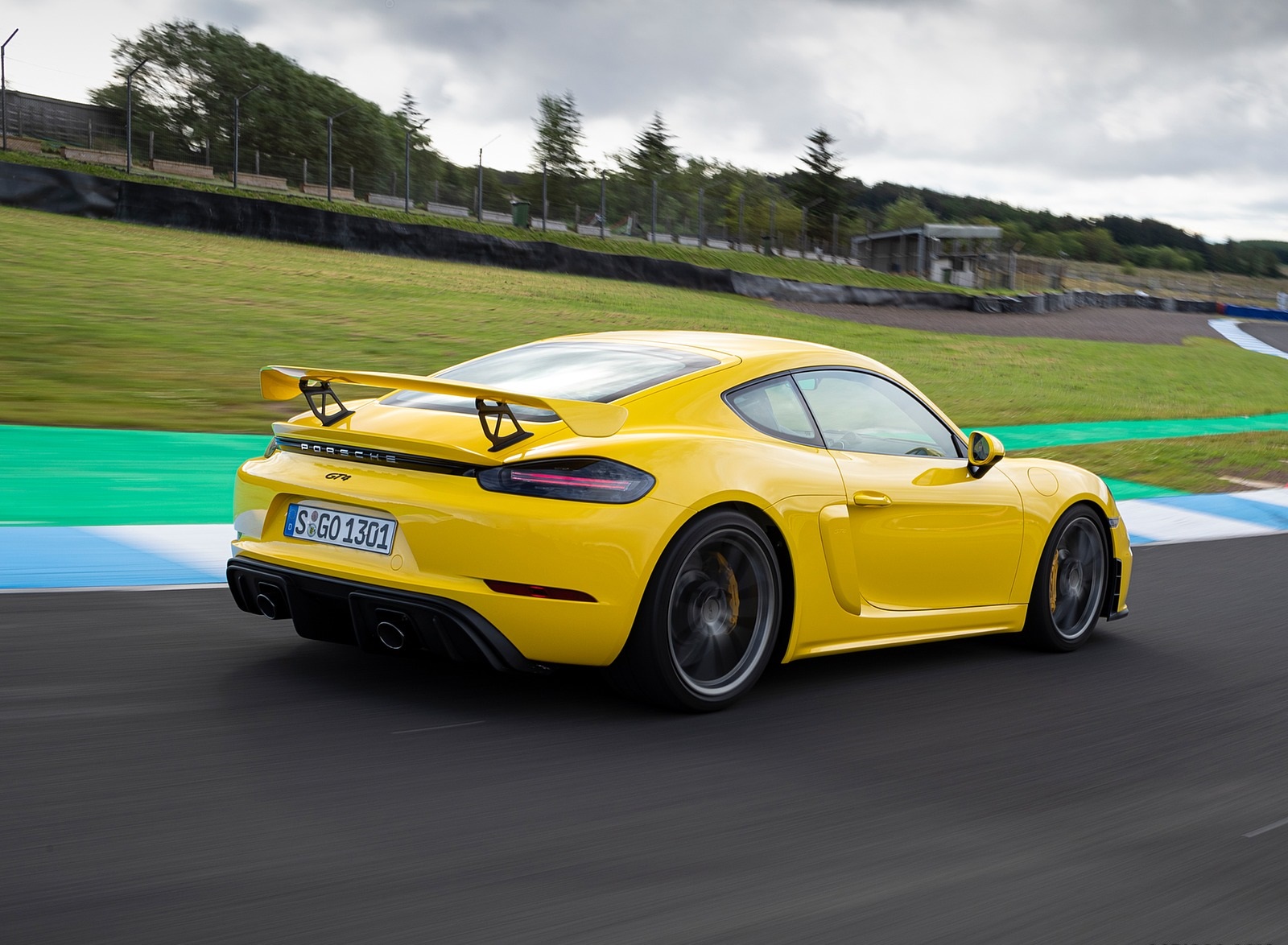 2020 Porsche 718 Cayman GT4 (Color: Racing Yellow) Rear Three-Quarter Wallpapers #63 of 177