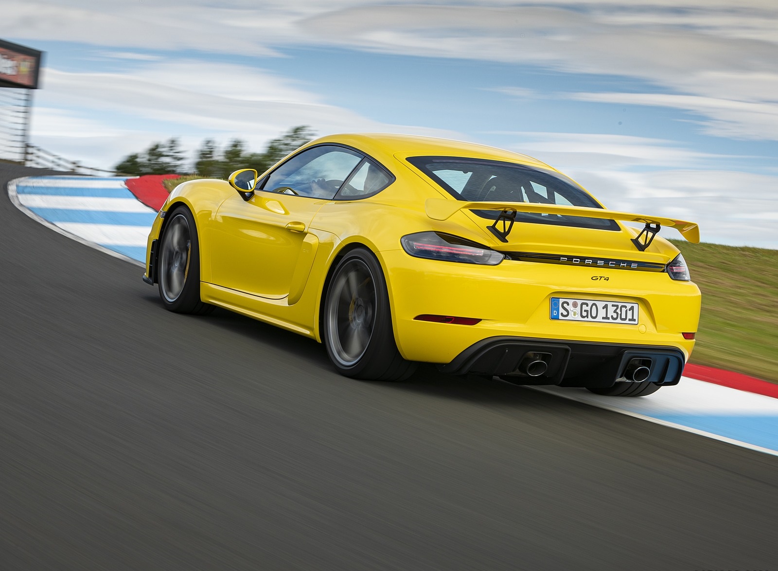 2020 Porsche 718 Cayman GT4 (Color: Racing Yellow) Rear Three-Quarter Wallpapers #68 of 177