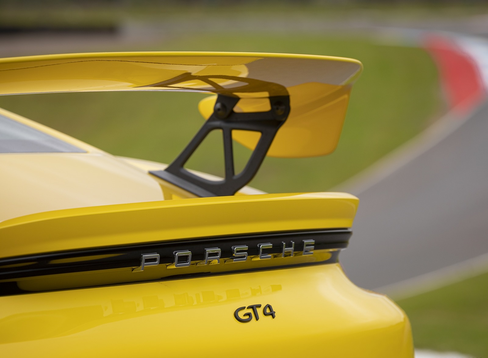 2020 Porsche 718 Cayman GT4 (Color: Racing Yellow) Spoiler Wallpapers #75 of 177