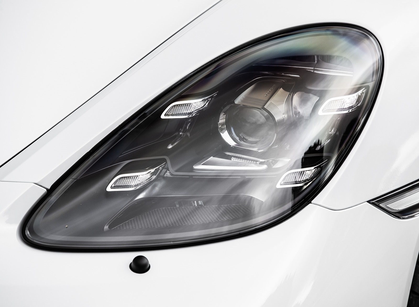 2020 Porsche 718 Spyder (Color: Carrara White Metallic) Headlight Wallpapers #145 of 295