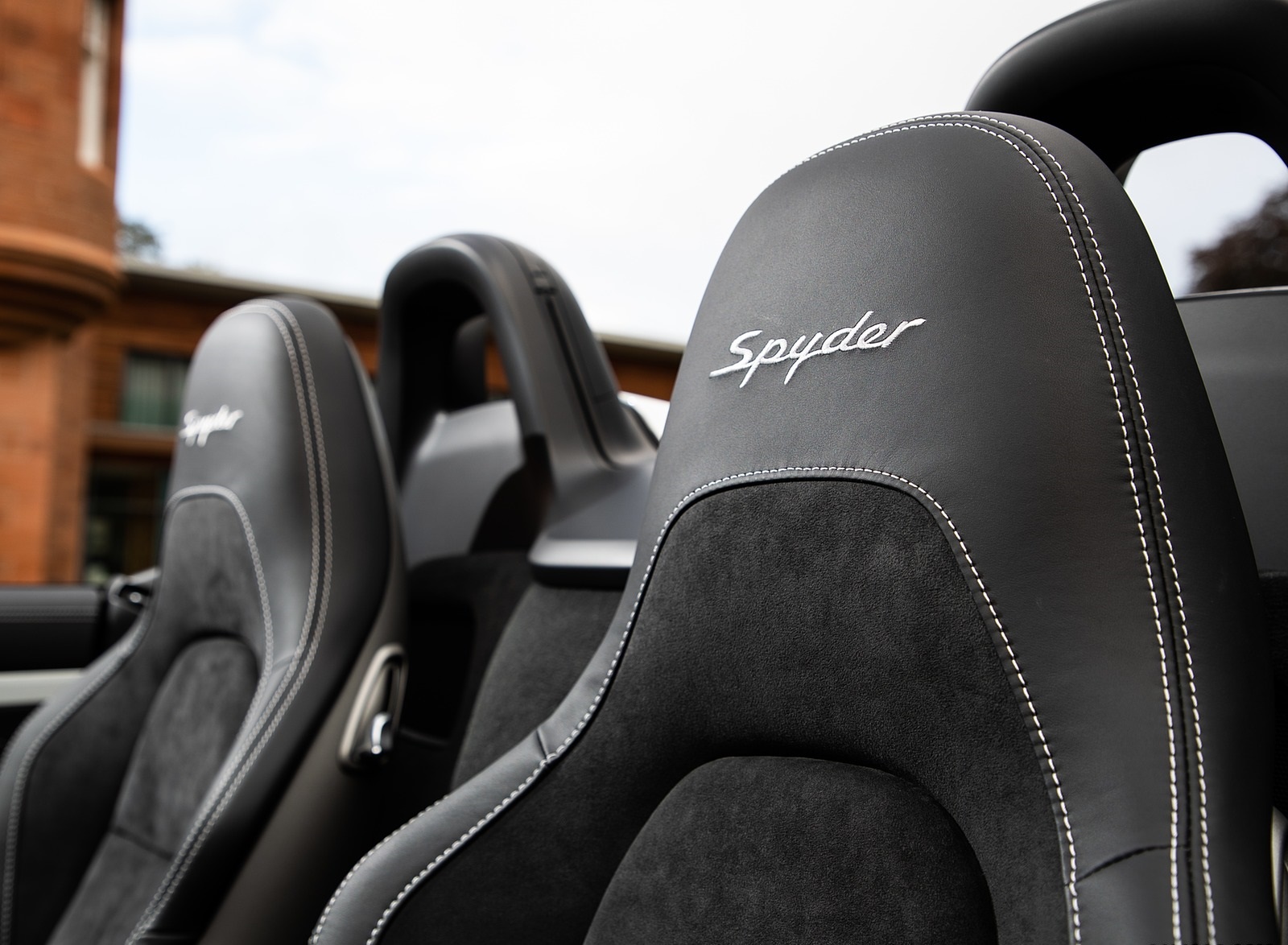 2020 Porsche 718 Spyder (Color: Carrara White Metallic) Interior Seats Wallpapers #158 of 295