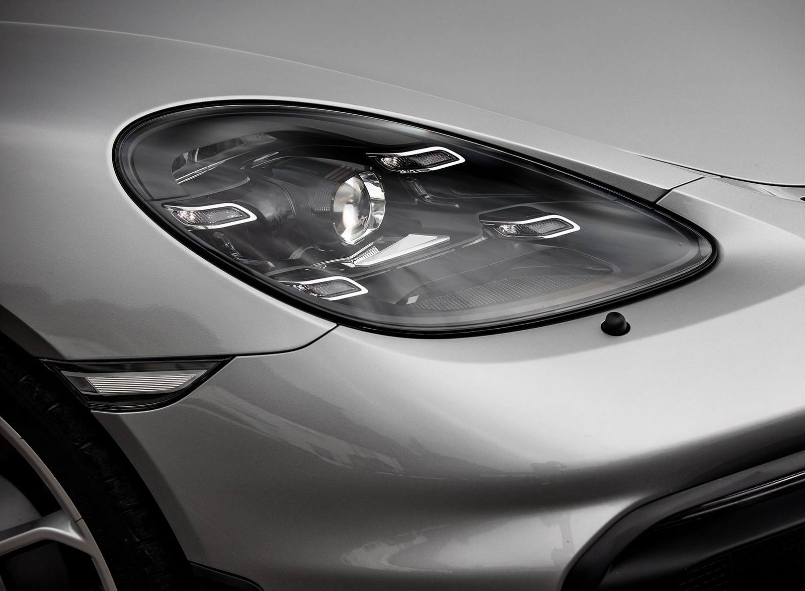 2020 Porsche 718 Spyder (Color: GT Silver Metallic) Headlight Wallpapers #221 of 295