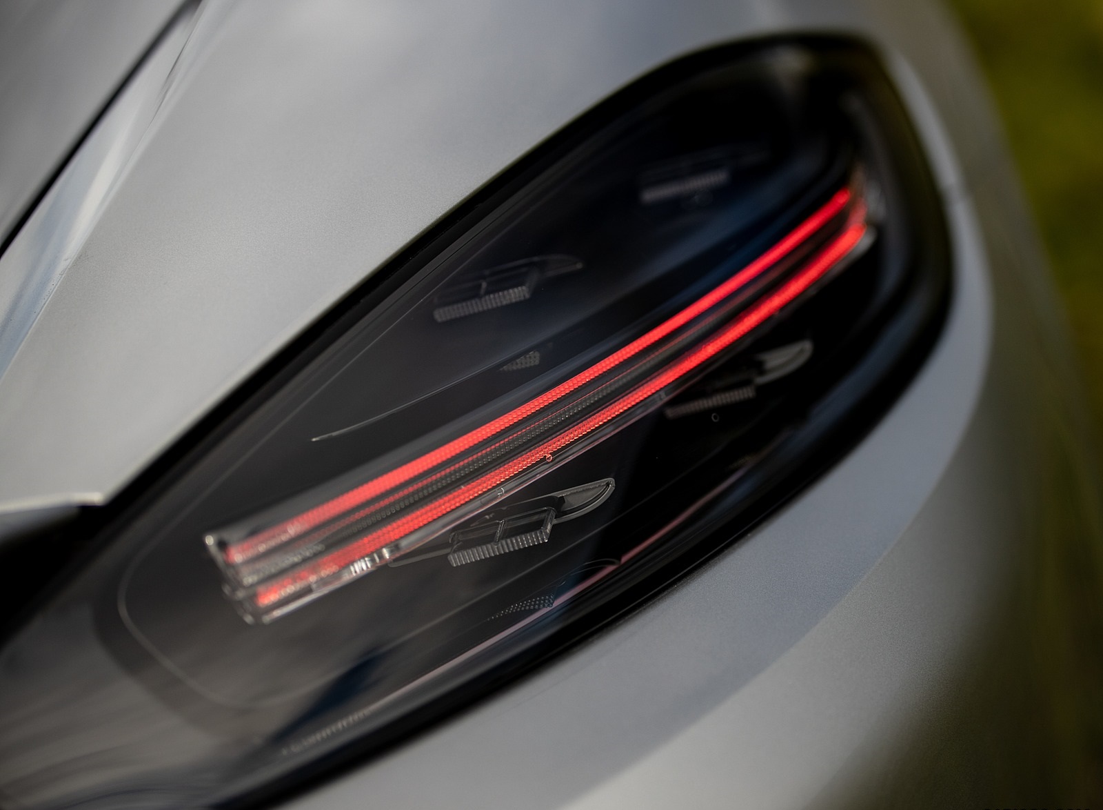 2020 Porsche 718 Spyder (Color: GT Silver Metallic) Tail Light Wallpapers #218 of 295