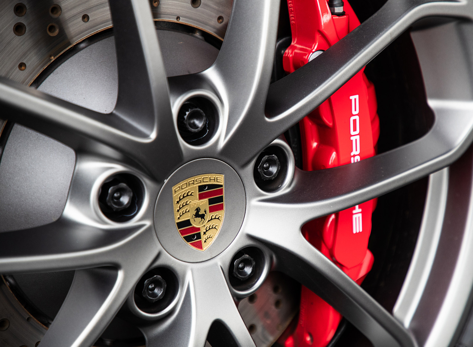 2020 Porsche 718 Spyder (Color: Guards Red) Brakes Wallpapers #282 of 295