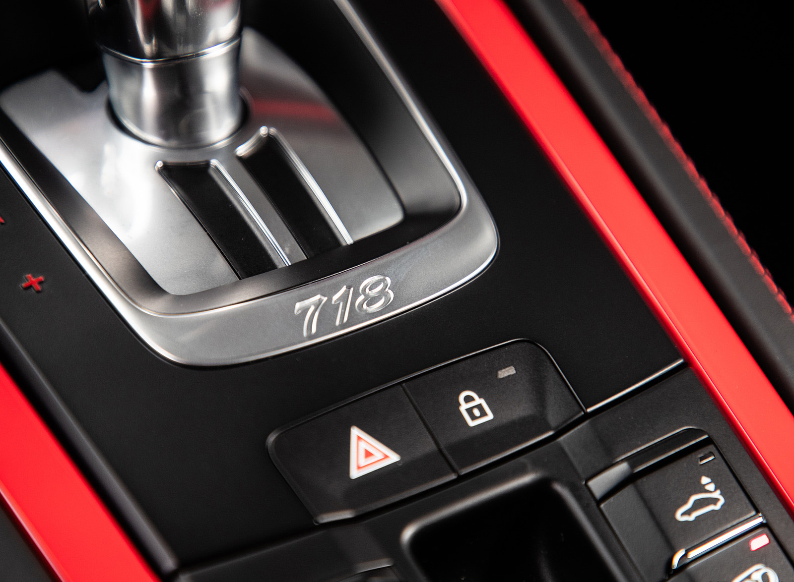 2020 Porsche 718 Spyder (Color: Guards Red) Central Console Wallpapers #295 of 295