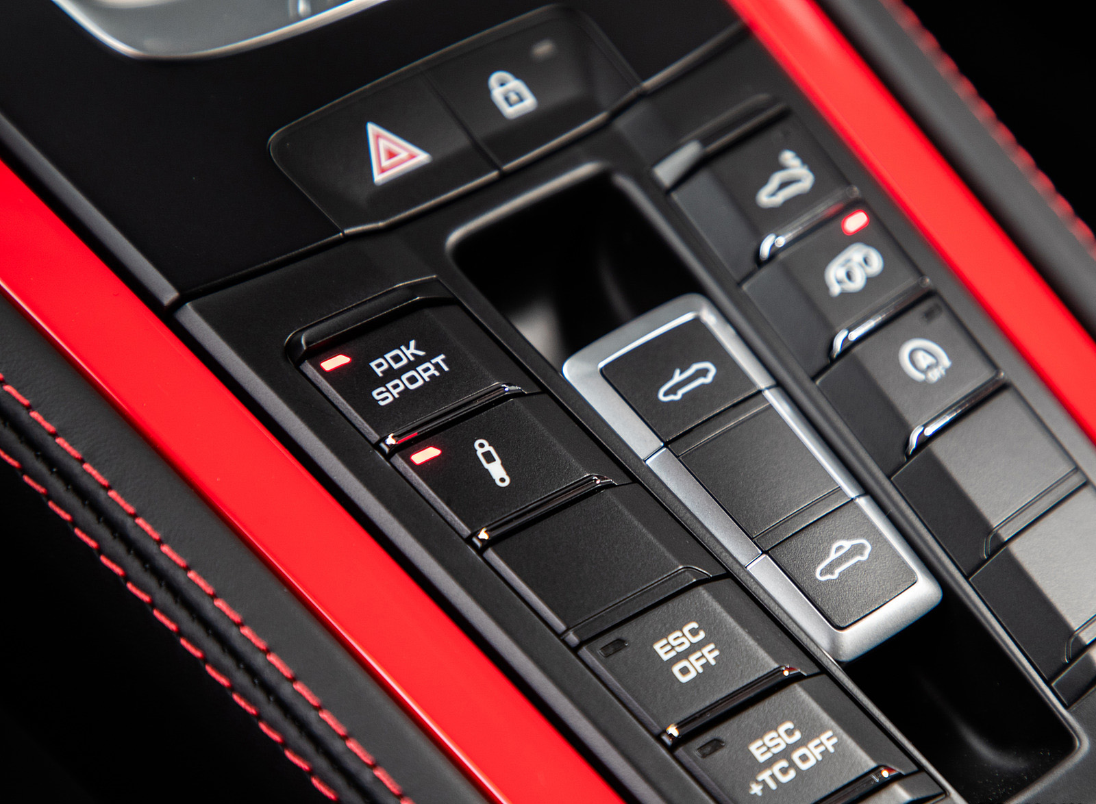 2020 Porsche 718 Spyder (Color: Guards Red) Central Console Wallpapers #291 of 295