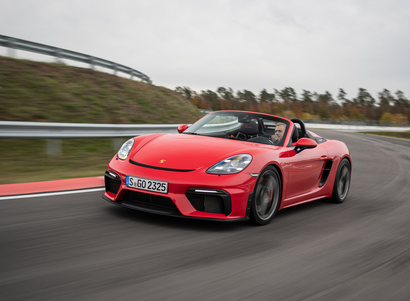 2020 Porsche 718 Spyder (Color: Guards Red) Front Three-Quarter Wallpapers #266 of 295