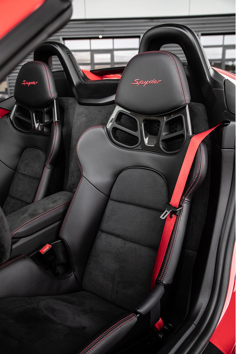 2020 Porsche 718 Spyder (Color: Guards Red) Interior Seats Wallpapers #292 of 295