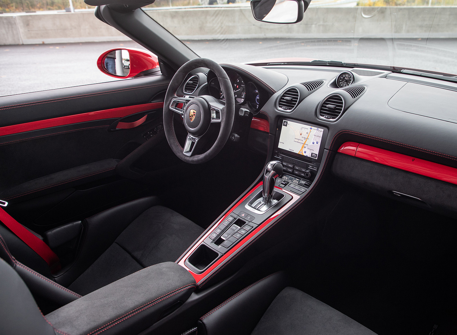 2020 Porsche 718 Spyder (Color: Guards Red) Interior Wallpapers #285 of 295