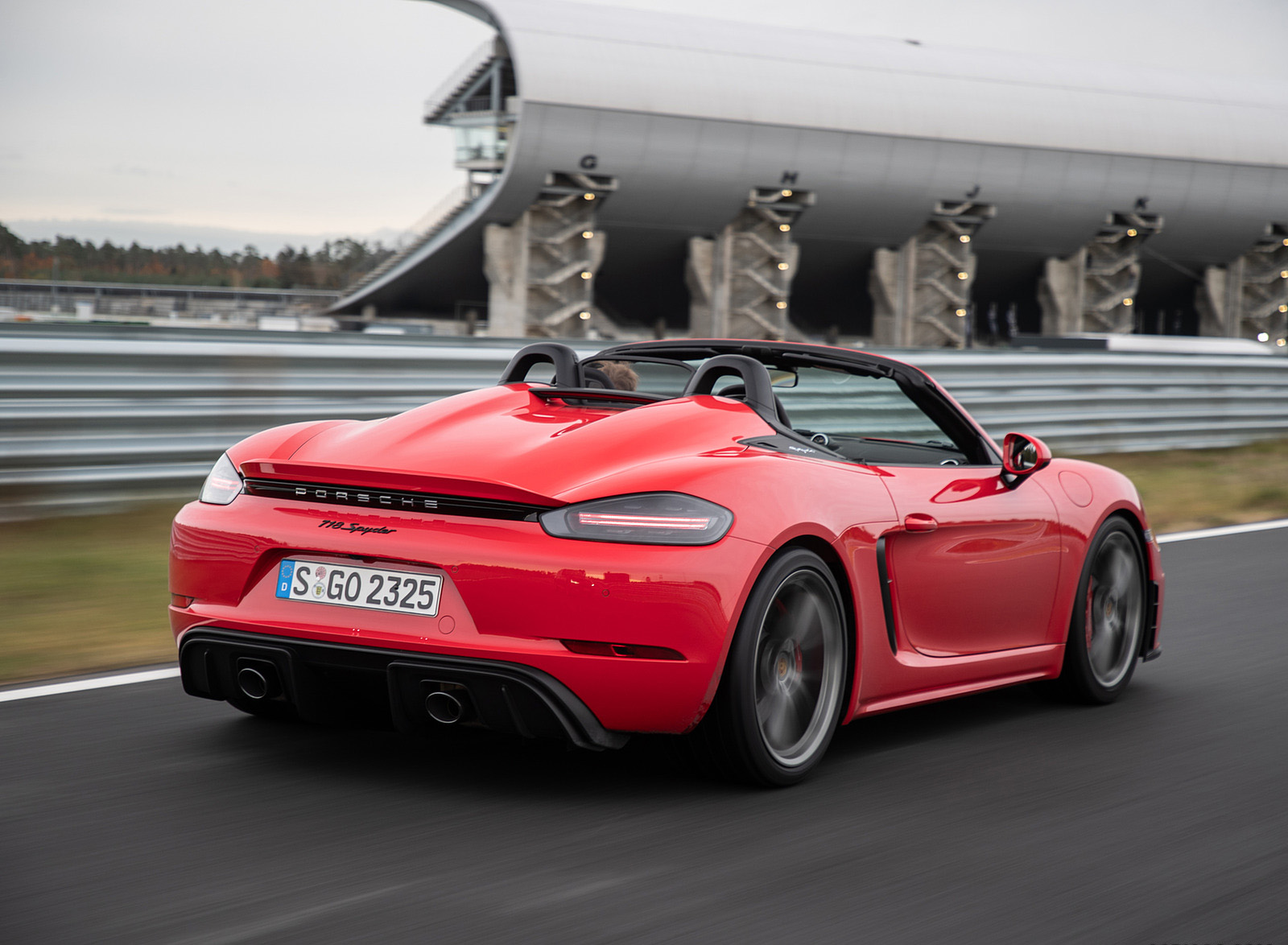 2020 Porsche 718 Spyder (Color: Guards Red) Rear Three-Quarter Wallpapers #275 of 295