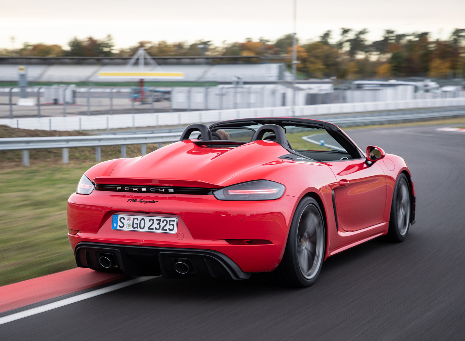2020 Porsche 718 Spyder (Color: Guards Red) Rear Three-Quarter Wallpapers #272 of 295