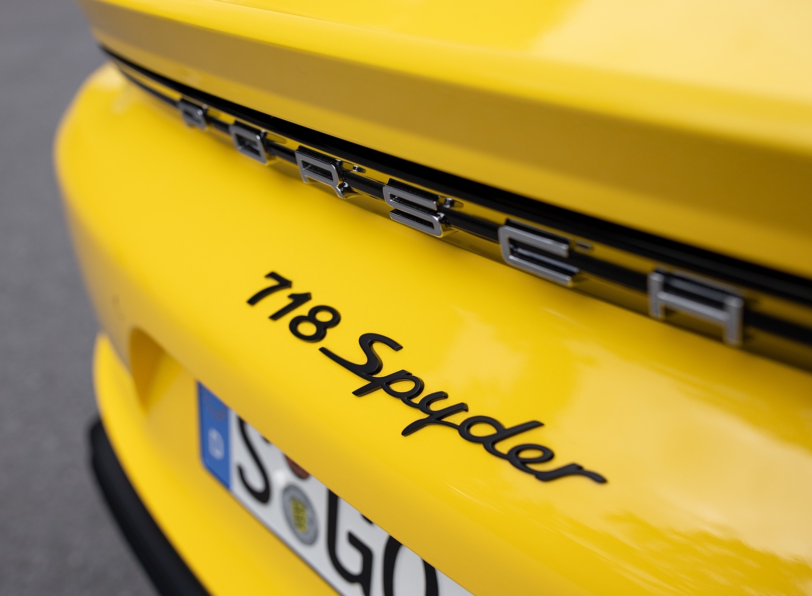 2020 Porsche 718 Spyder (Color: Racing Yellow) Detail Wallpapers #71 of 295