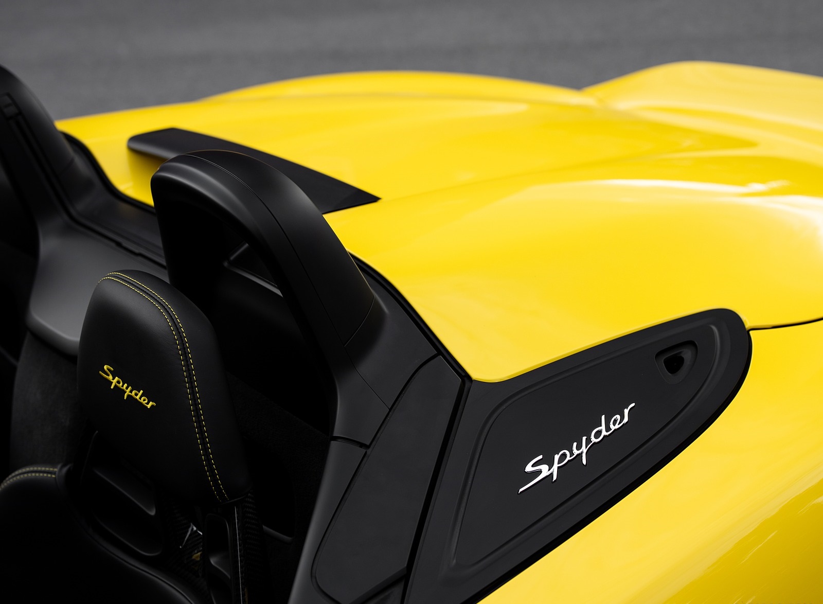 2020 Porsche 718 Spyder (Color: Racing Yellow) Detail Wallpapers #61 of 295