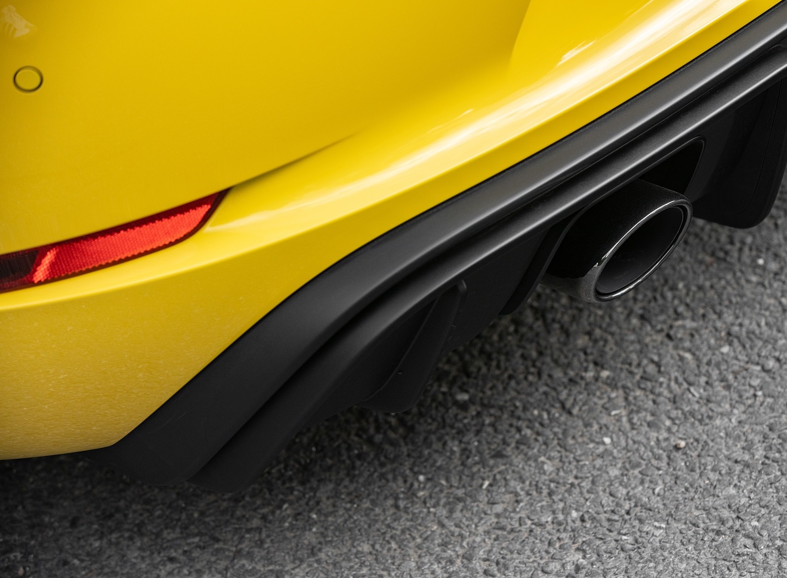 2020 Porsche 718 Spyder (Color: Racing Yellow) Exhaust Wallpapers #60 of 295