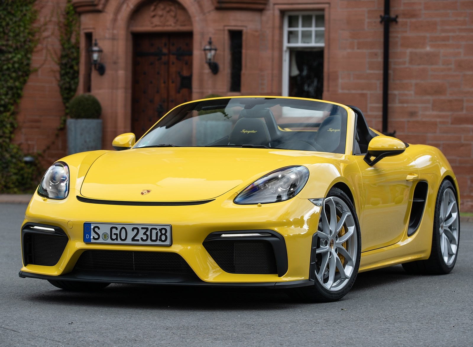 2020 Porsche 718 Spyder (Color: Racing Yellow) Front Three-Quarter Wallpapers #48 of 295