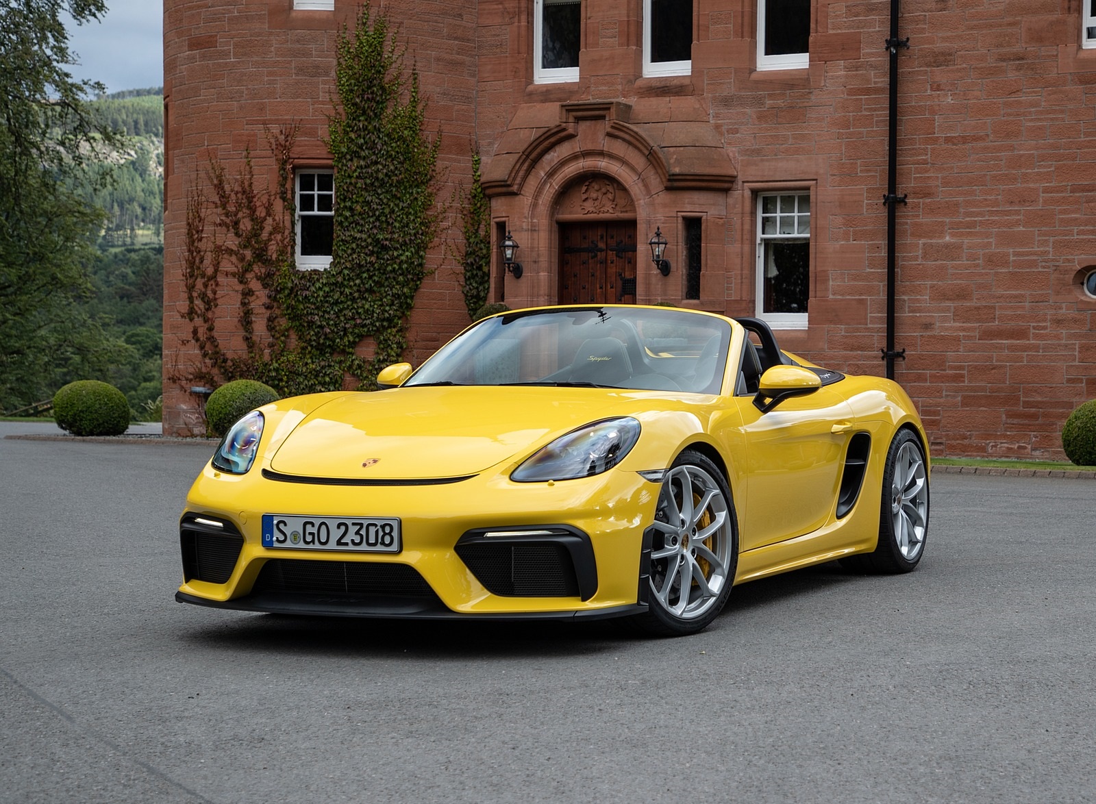 2020 Porsche 718 Spyder (Color: Racing Yellow) Front Three-Quarter Wallpapers #49 of 295