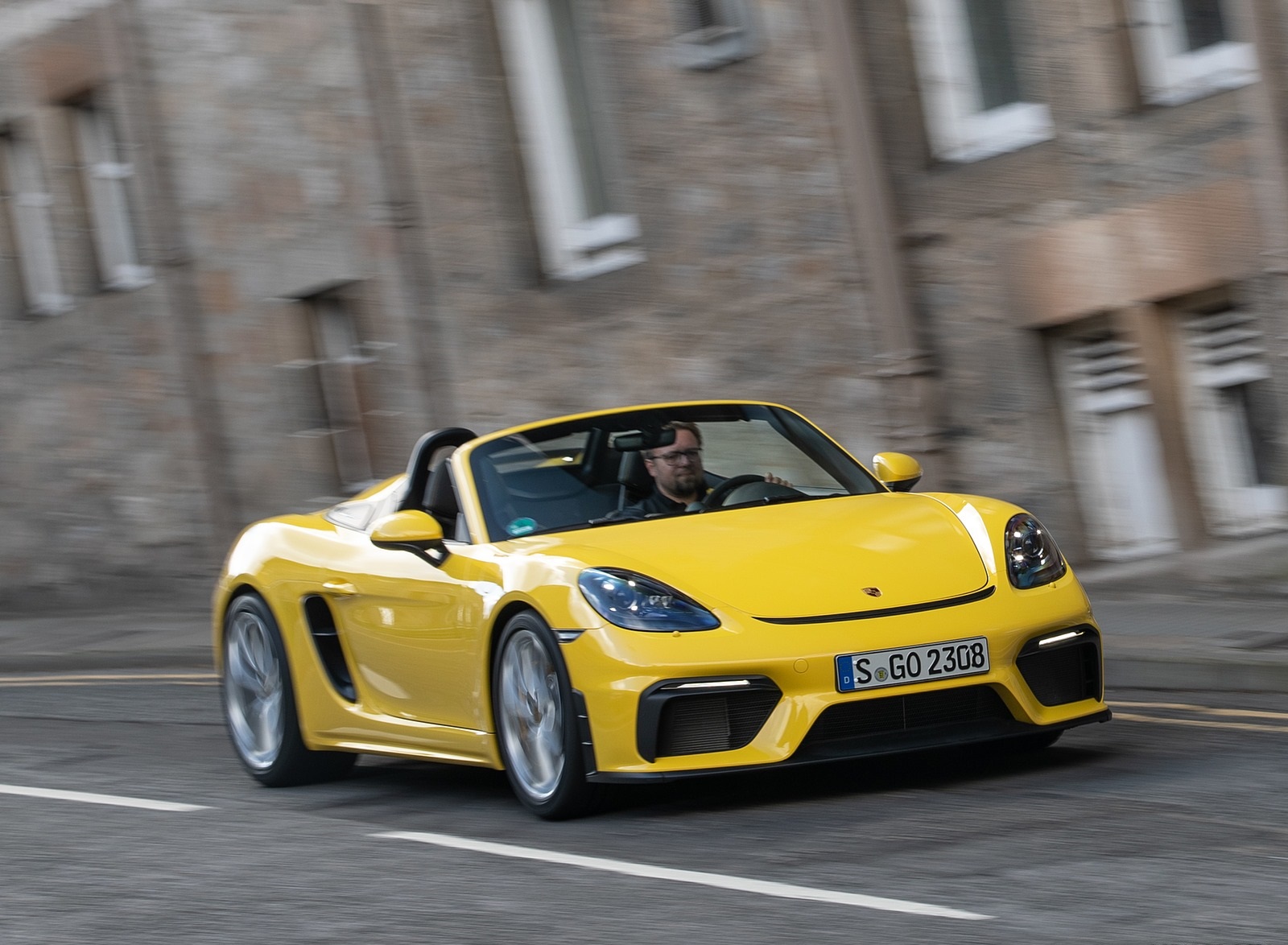 2020 Porsche 718 Spyder (Color: Racing Yellow) Front Three-Quarter Wallpapers #47 of 295