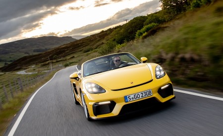 2020 Porsche 718 Spyder (Color: Racing Yellow) Front Wallpapers 450x275 (18)