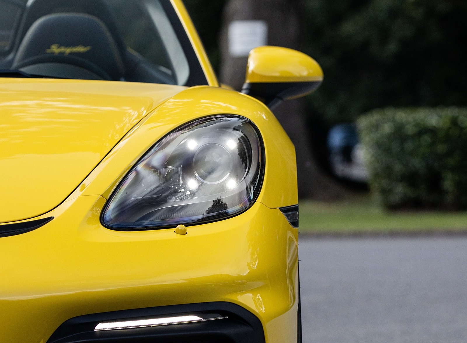 2020 Porsche 718 Spyder (Color: Racing Yellow) Headlight Wallpapers #59 of 295