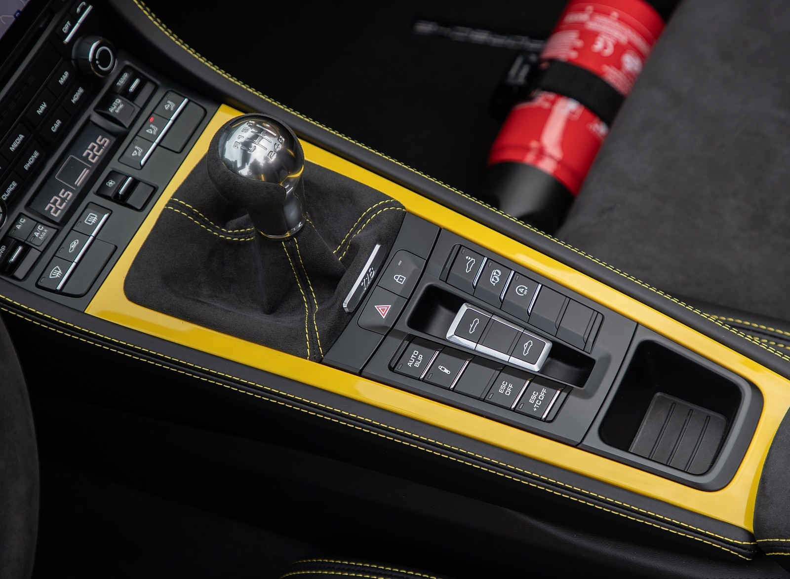 2020 Porsche 718 Spyder (Color: Racing Yellow) Interior Detail Wallpapers #82 of 295