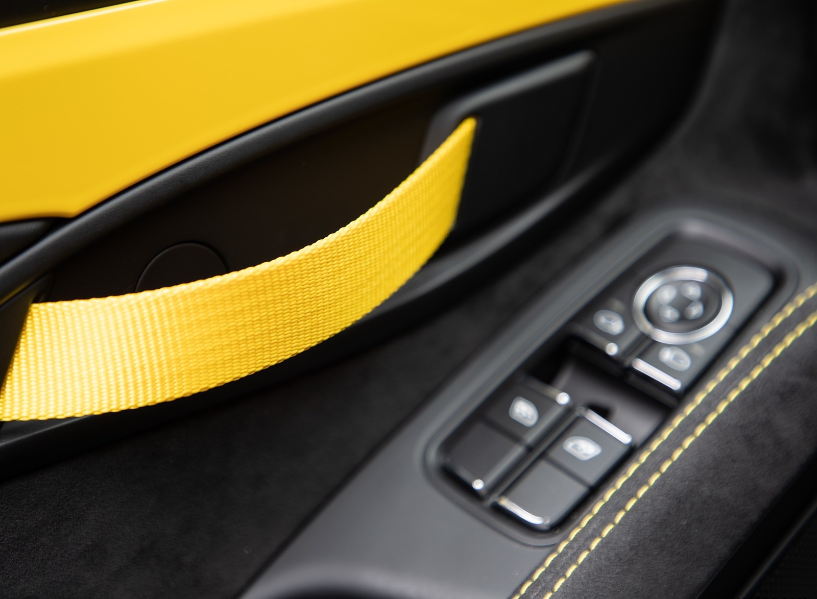 2020 Porsche 718 Spyder (Color: Racing Yellow) Interior Detail Wallpapers #83 of 295