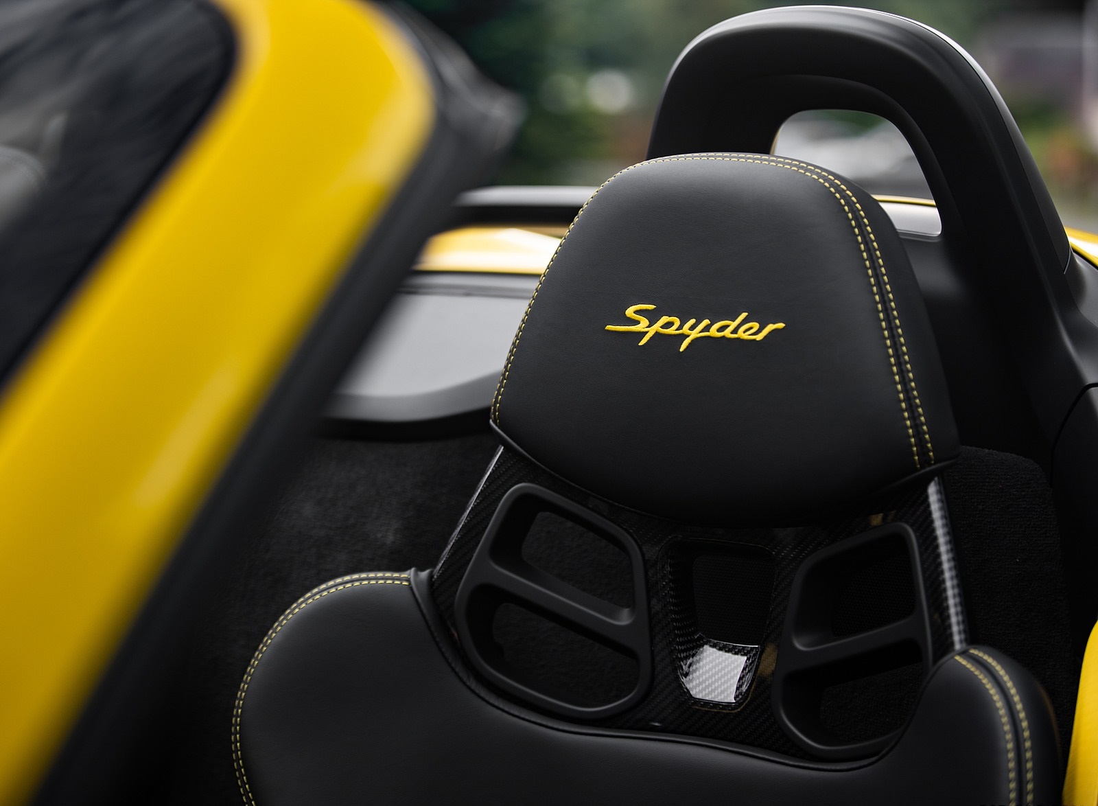 2020 Porsche 718 Spyder (Color: Racing Yellow) Interior Seats Wallpapers #85 of 295